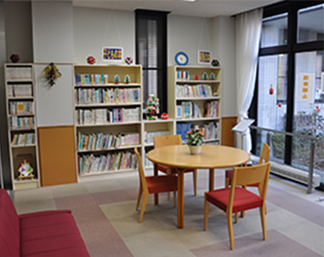 外来図書室（1F）